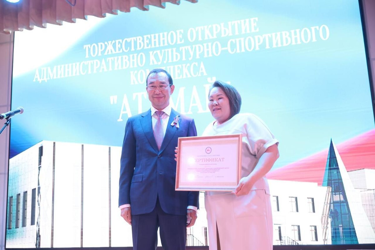    Глава Якутии Айсен Николаев на открытии многофункционального центра «Атамай» в селе Бяс-Кюель Горного района / Источник: Telegram-канал главы Якутии Айсена Николаева