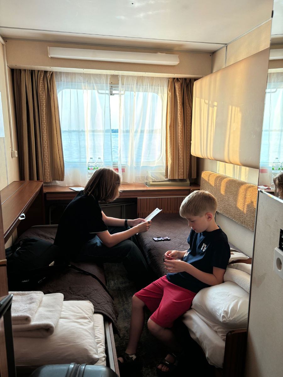 Фото автора. В каютах и так - не разбежаться, в трюм мы точно не хотим )) 