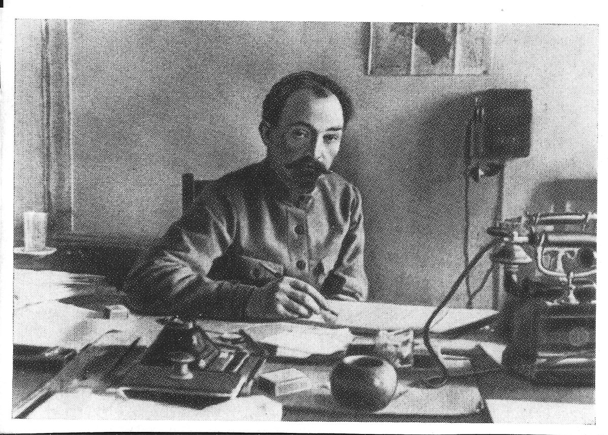 Ф.Э.Дзержинский в рабочем кабинете.