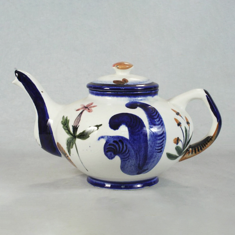 Чайник из сервиза «Летний». 1978 год. Автор Вероника Паповна Орехова