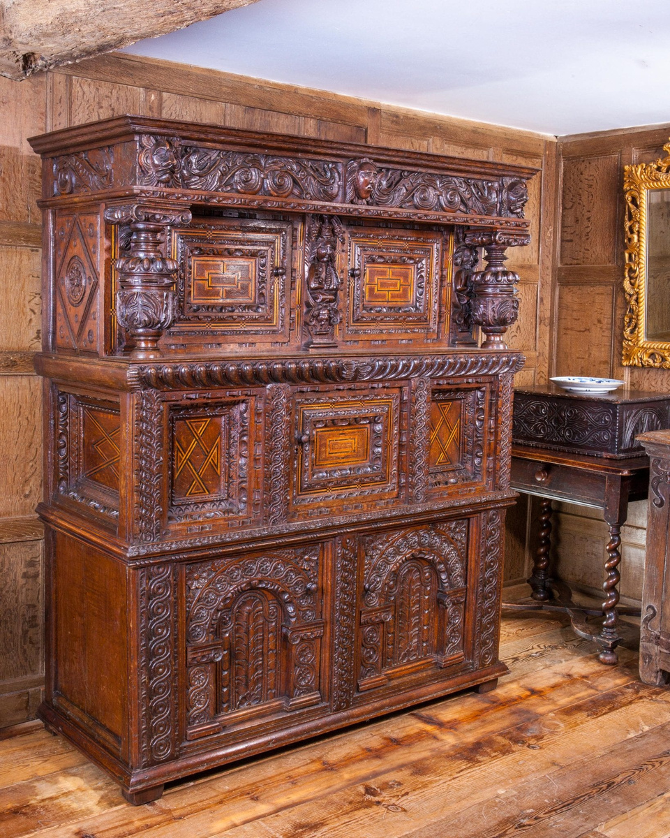 Дуб доминировал в мебели до XVII века