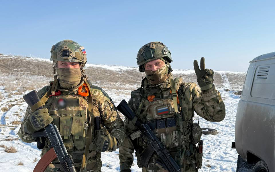    Иван Масленников с товарищем в зоне проведения СВО. Фото из личного архива.