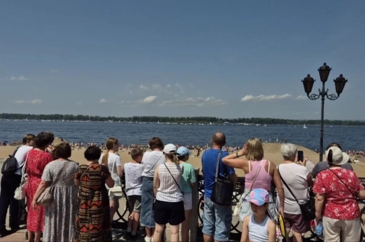    Парад на Волге: Самарцы увидели торжественный проход водной флотилии