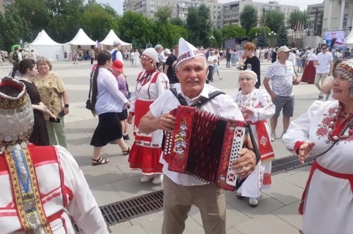    В Тюмени проходит фестиваль национальных культур «Мост дружбы»