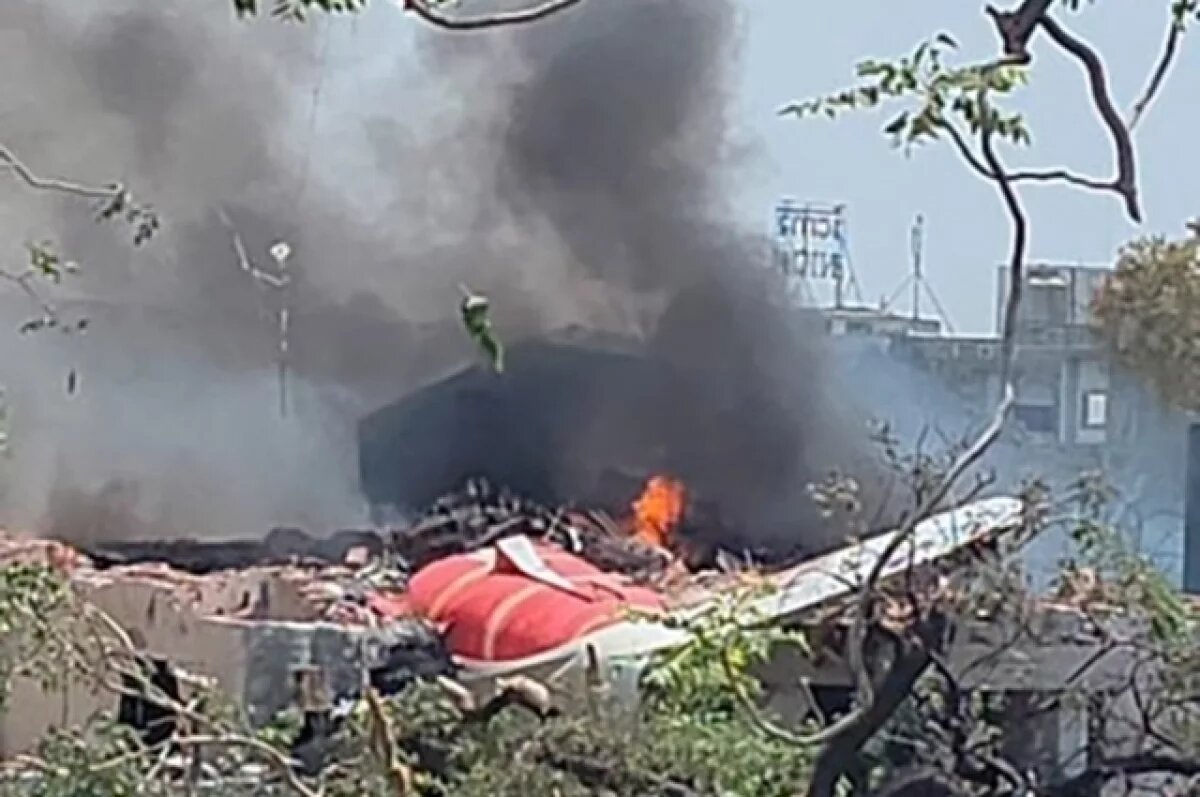    Авиаэксперт Романов: Boeing 787 мог разбиться в Индии из-за ошибки экипажа