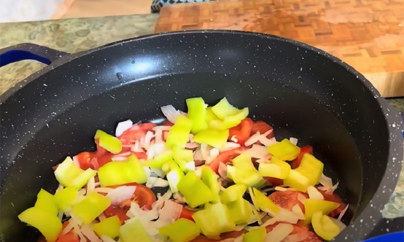 Айлазан по-армянски: восхитительное блюдо из курицы и овощей