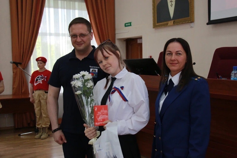    Церемония прошла 11 июня в мэрии. Некоторых подростков сопровождали родители.