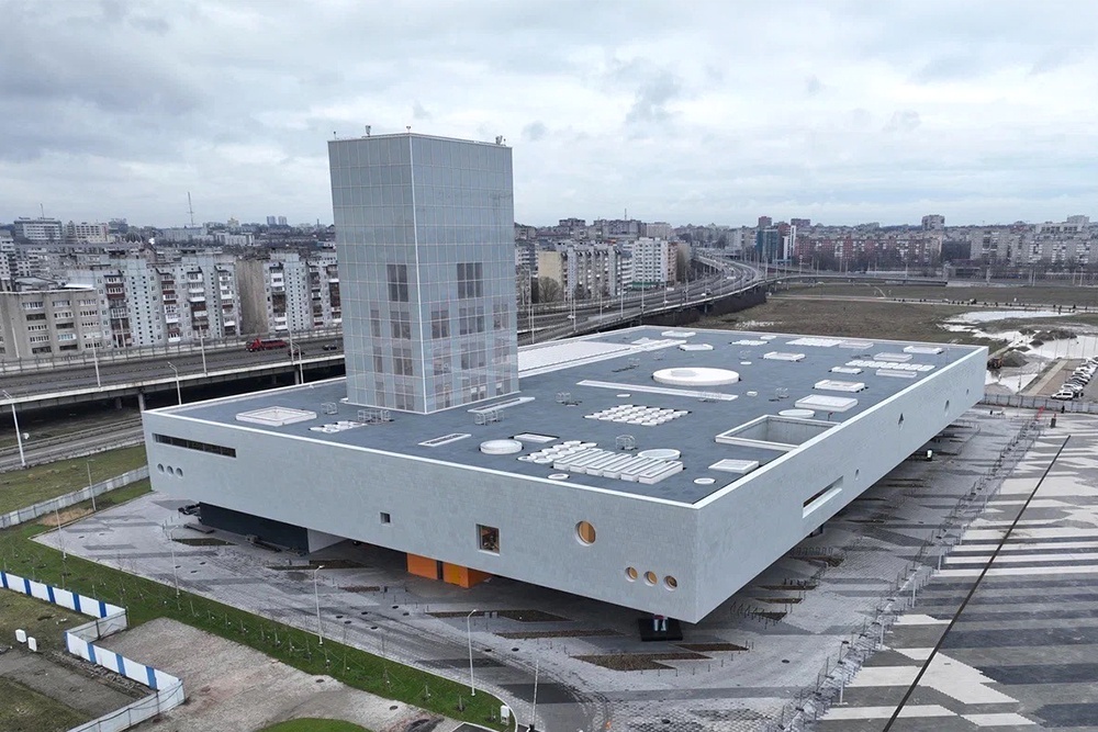    Необычный фасад филиала Третьяковки в народе уже получил прозвище "стакан" за свою характерную форму. / Фото: Пресс-служба Третьяковской галереи