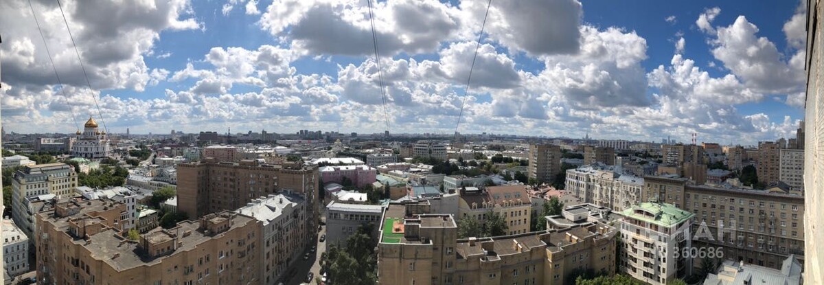 Москва. Центр. Метро Кропоткинская. Храм Христа Спасителя