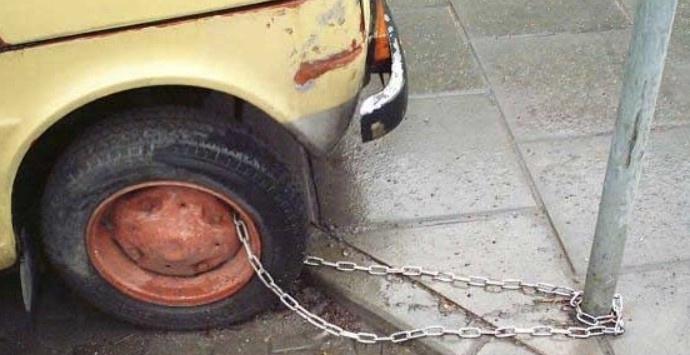 Педаль на замок, капот на проволоку: как в СССР боролись с угонщиками