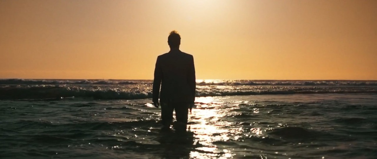 кадр из фильма Сёрфер 2025