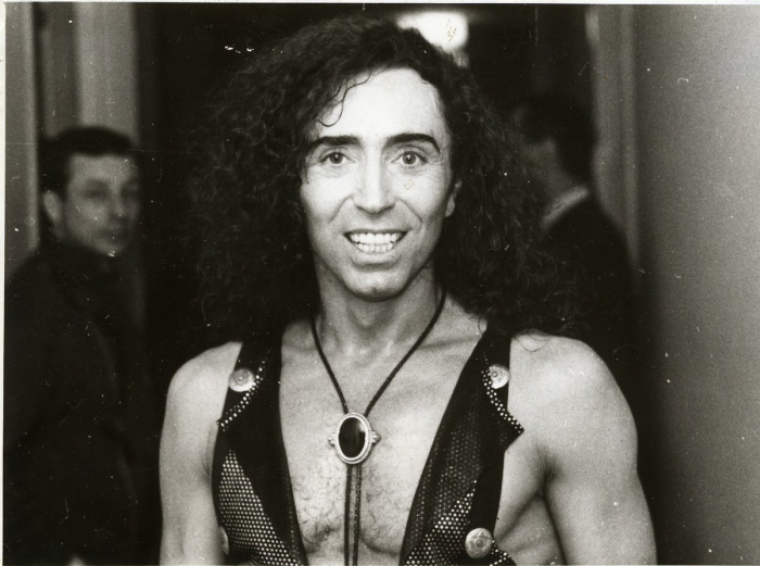 Валерий Леонтьев сам шил себе костюмы в начале карьеры. / фото: author.today