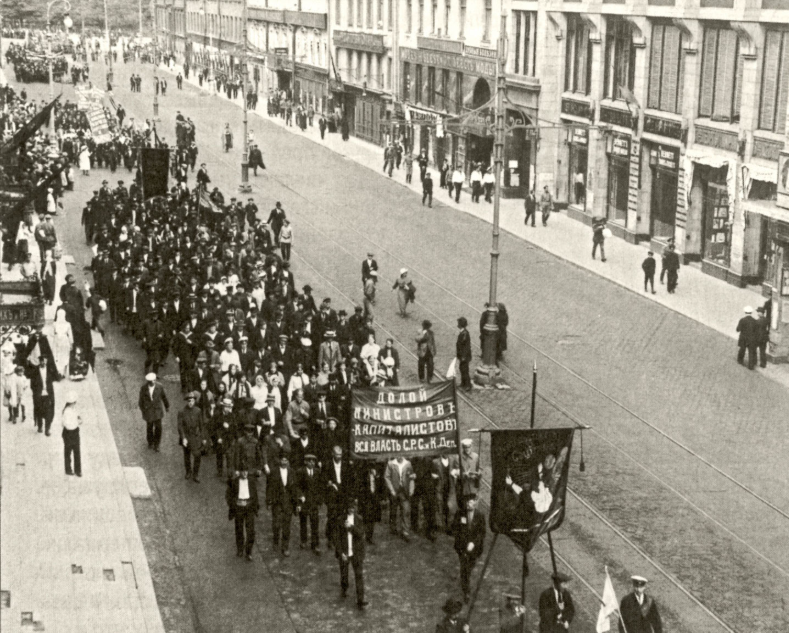 Демонстрация против Временного правительства. Источник: alternathistory.com