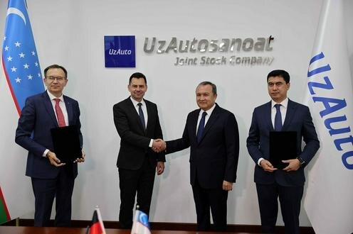 Подписане договора. Фото с сайта spot.uz