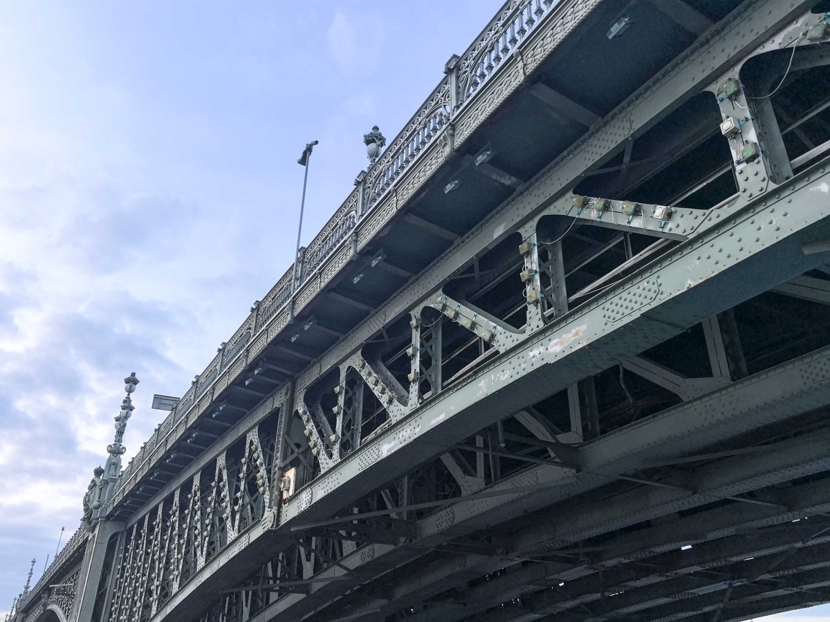 В Петербурге у Дворцового моста нашли труп.  Фото: Ксения Кобалия