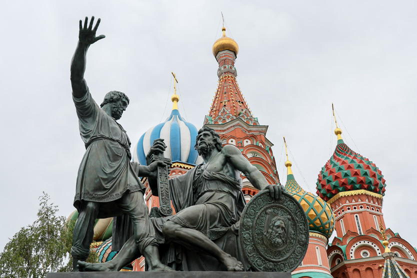    Памятник Минину и Пожарскому    
Фото: Сергей Савостьянов / ТАСС