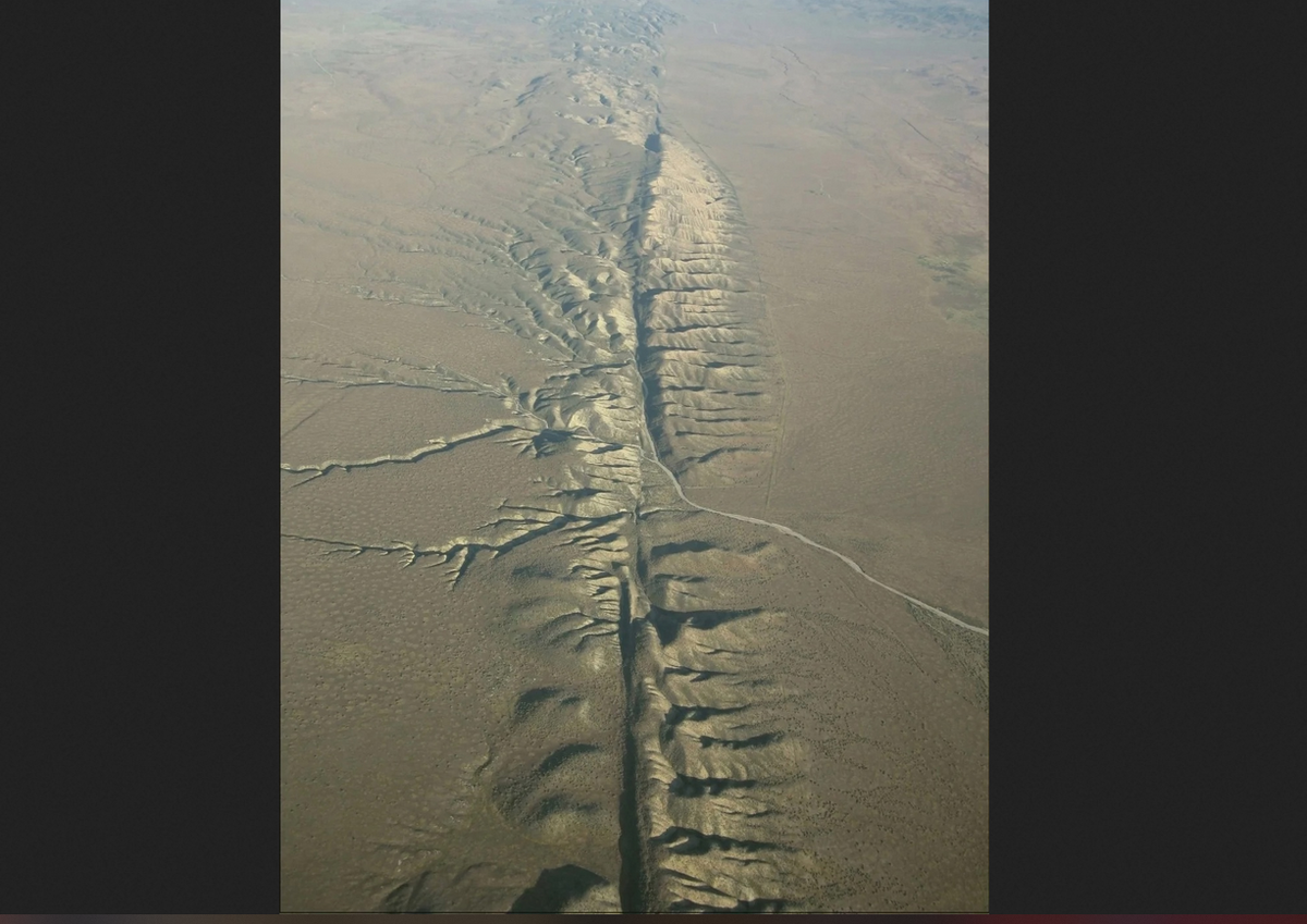 Разлом Сан-Андреас. Фото из открытого источника в Вконтакте.