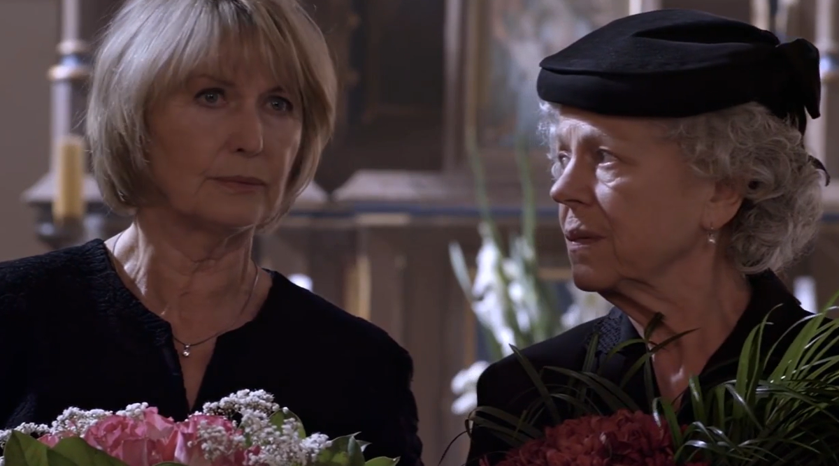 Ольга и ее мать. Кадр из фильма “Теория тигра” (2016)