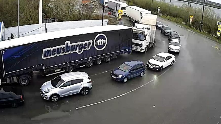    Фото: скриншот видео с камеры наблюдения в Лабытнанги