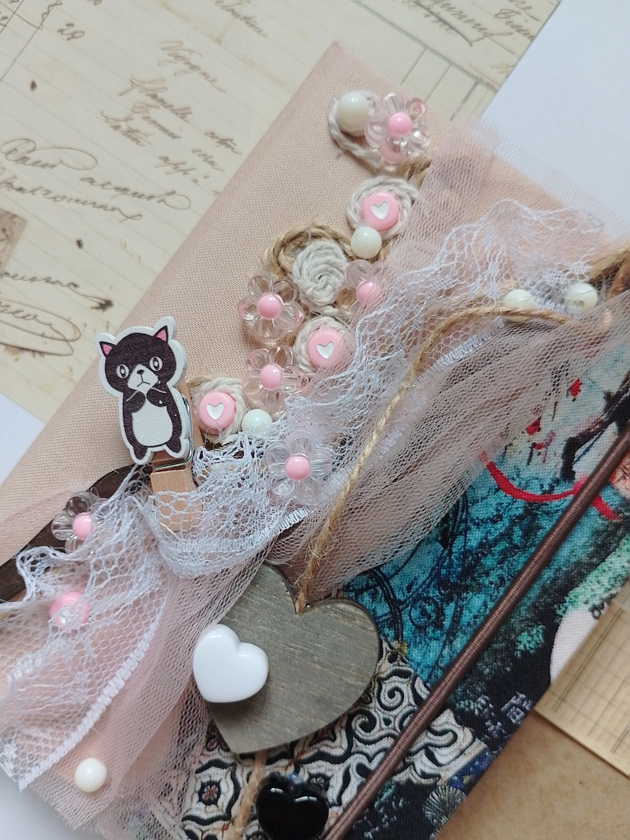 Фото автора. Бежевый блокнот.