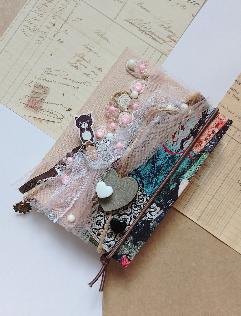 Фото автора. Бежевый блокнот.