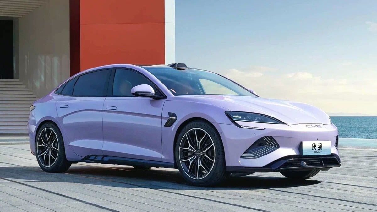 Китайский электромобиль BYD