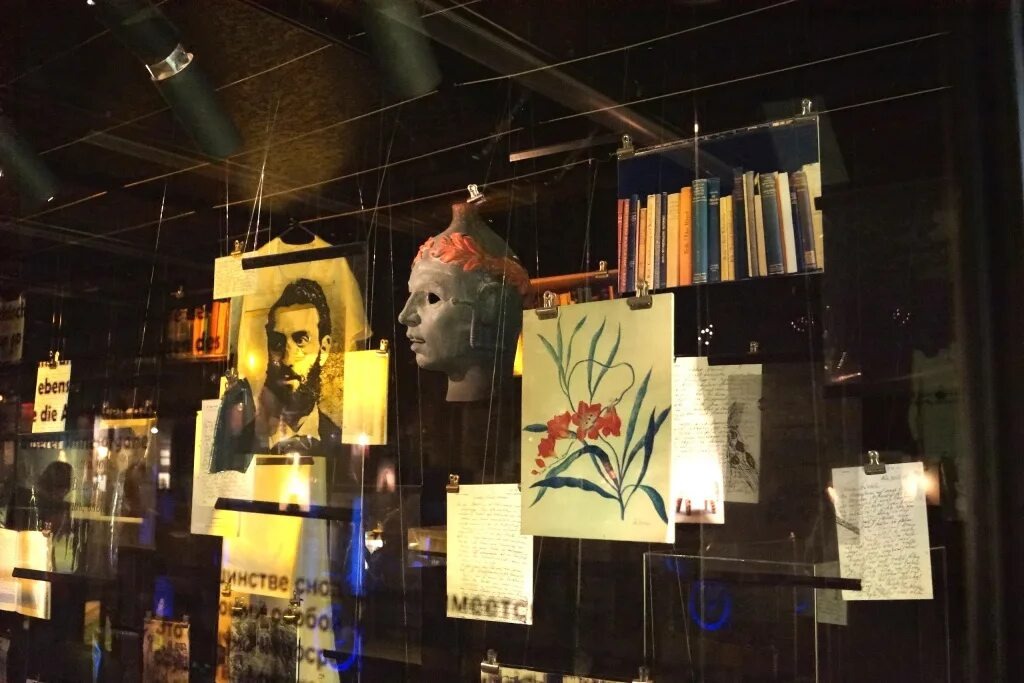 Фото с https://youtravel.me/blog/russia-tours/sovremennyy-piter-gde-i-zachem-sobiraetsya-molodezh