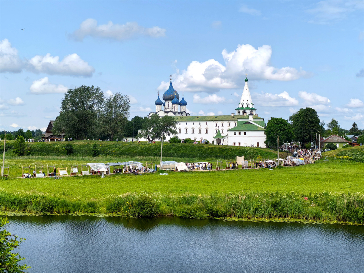 Вид на Суздальский кремль