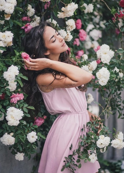 Девушка в розах