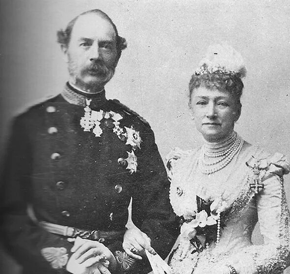 Король Дании Кристиан IX и его жена королева Луиза, родители императрицы России Марии Федоровны и королевы Великобритании Александры.