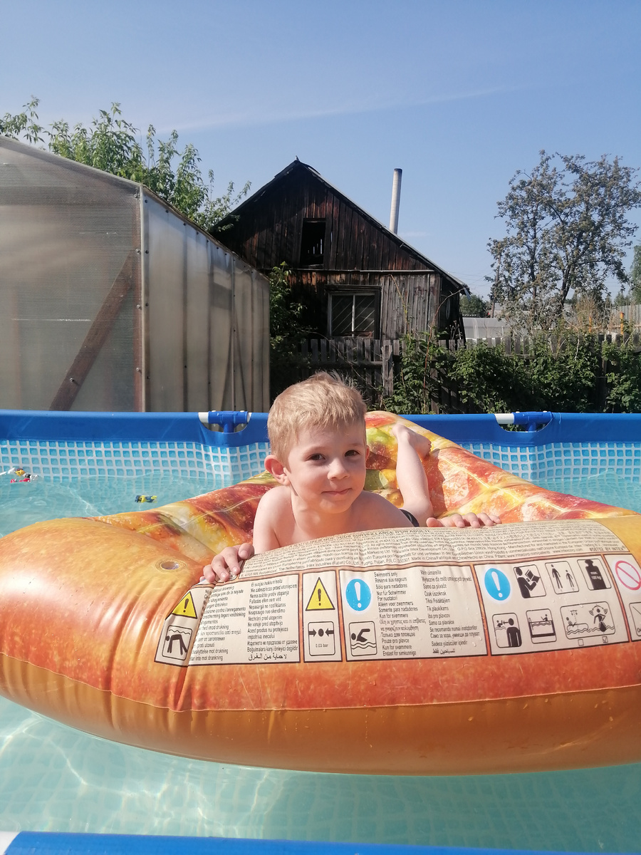 Сынок. Мы в гостях.