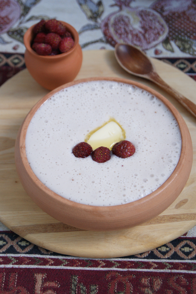 Фото автора. Клубничная манная каша.