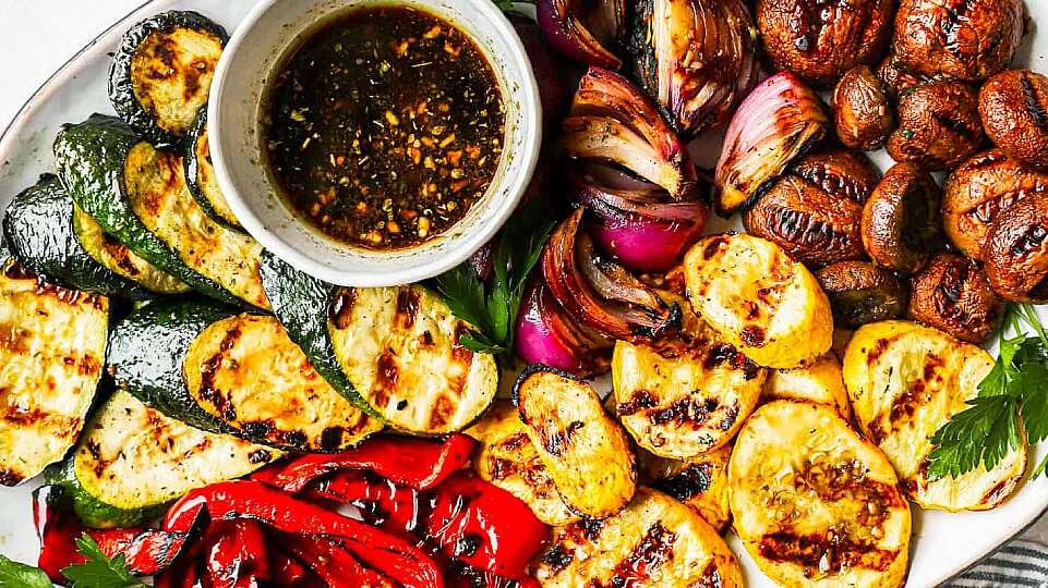 Лучшие маринады для овощей на гриле: рецепты для шашлычного сезона