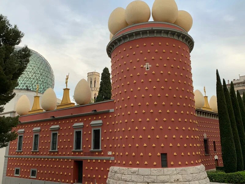 Театр-музей Дали. Задний фасад