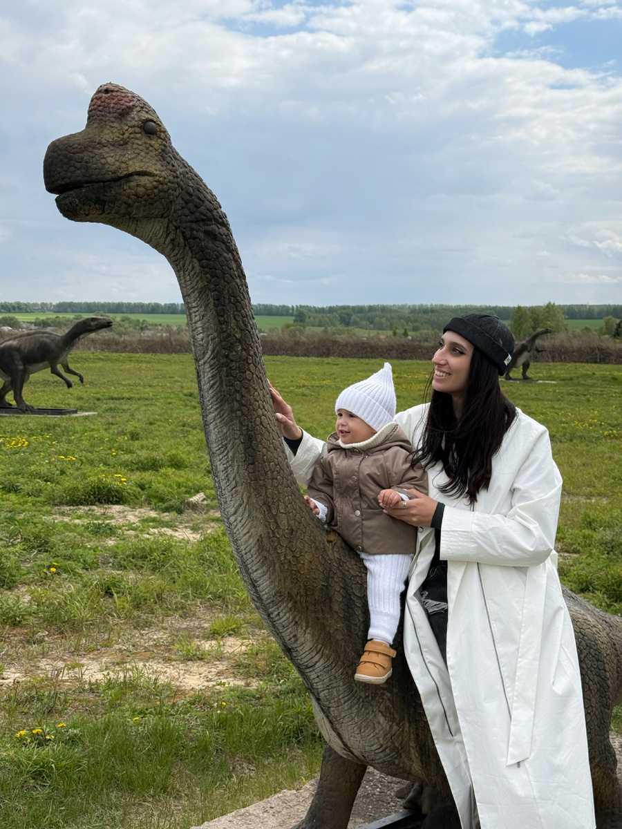 Где ещё будет возможность прикоснуться к динозавру ?