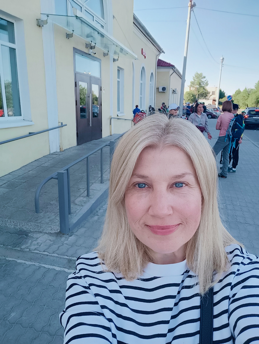 Вокзал. На часах 7:35. А мне 48:))