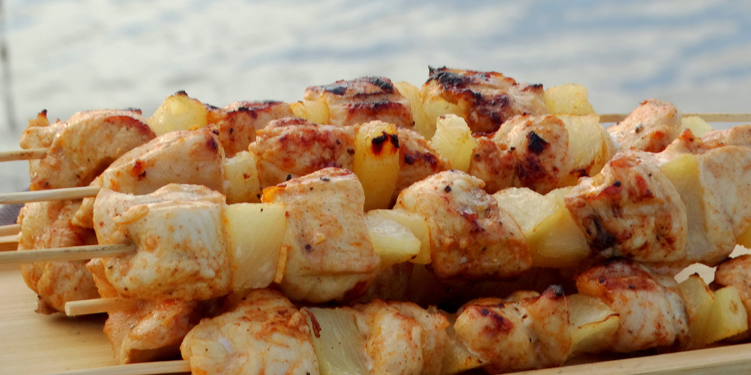 Эта курица на шпажках точно заставит всех сказать: “Ого, как вкусно!” Безумно вкусные шашлычки😋
