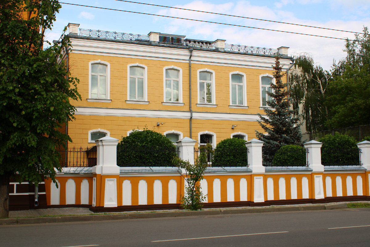 За этот заборчик кажется только сотрудники могут попасть