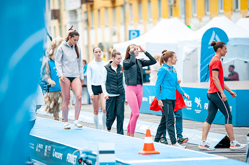 В центре Твери проходит спортивный праздник в честь Дня России