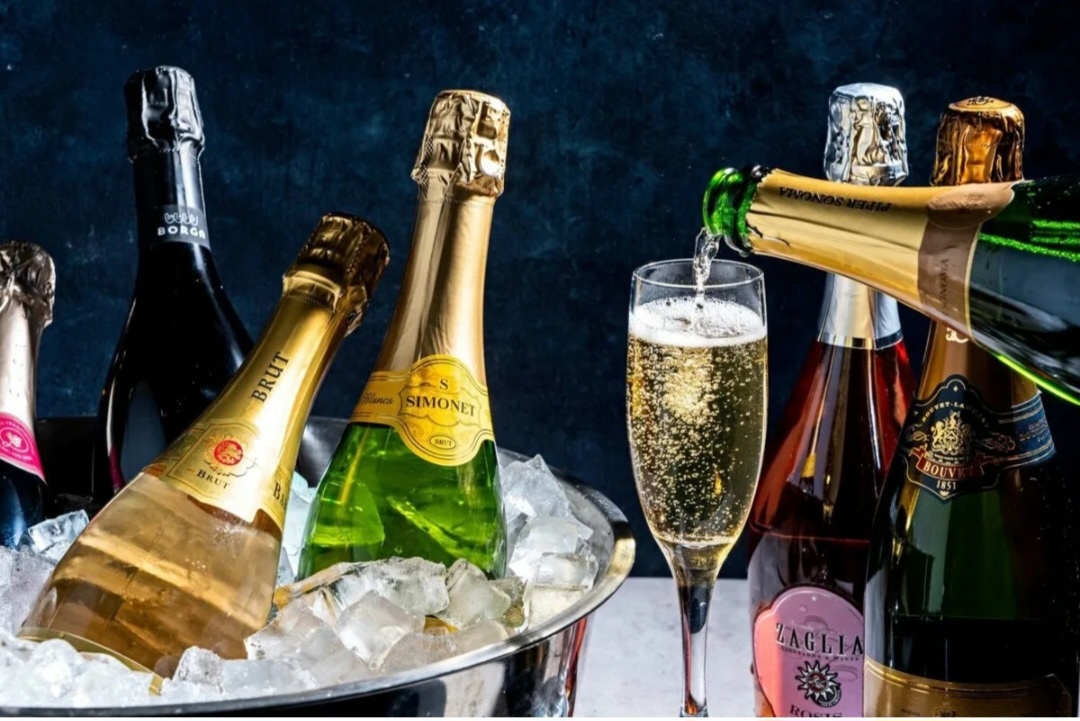 Шампанское 🍾, --взято из интернета с целью ознакомления. 