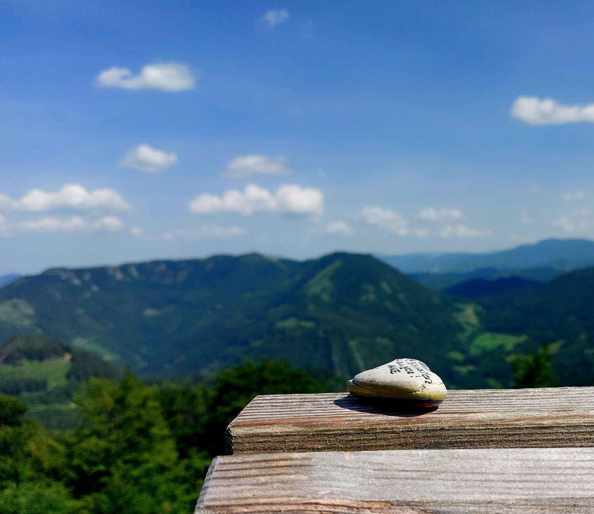 Может быть вон там виднеется Кудыкина гора?)