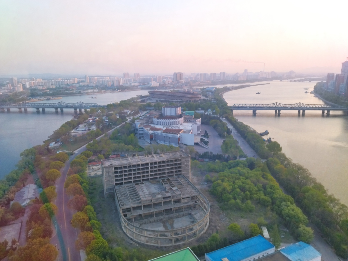 Остров Янгакто и вид с 33 этажа гостиницы.