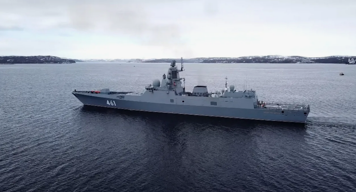 Фрегат "Адмирал флота Касатонов" с 16 ракетами "Оникс" или "Циркон" опять пошумел на Балтике. Фото МО РФ