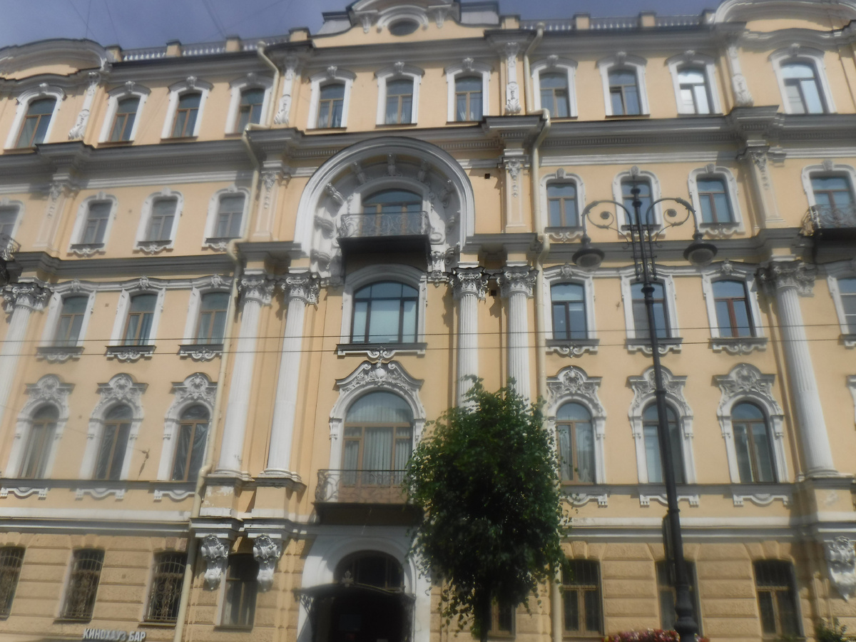 Очень красивый особняк А. А. Фадеева -Доходный дом О. В. Серебряковой Это настощий дворец