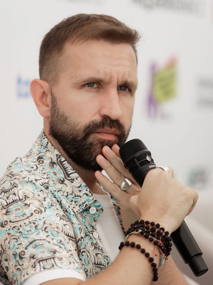    Иван Добронравов дал советы. Фото: Всероссийский фестиваль детского, семейного кино и анимации «Медвежонок»