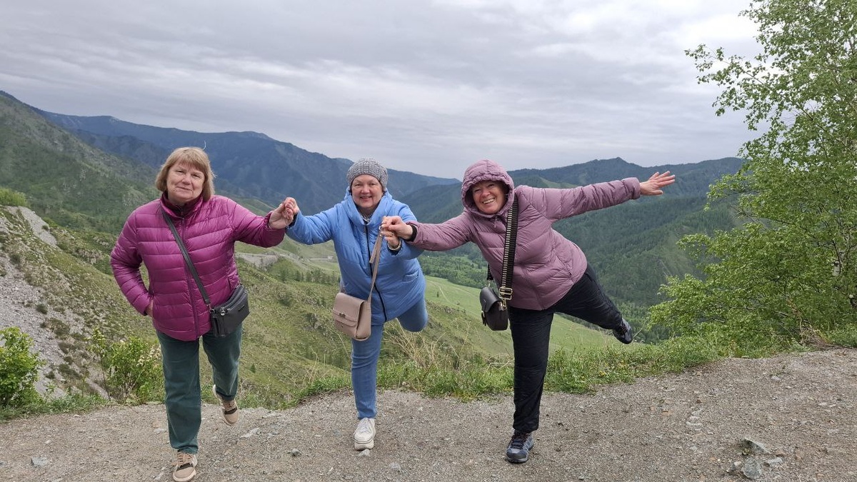 счастливые туристки АлтайТурМаркет