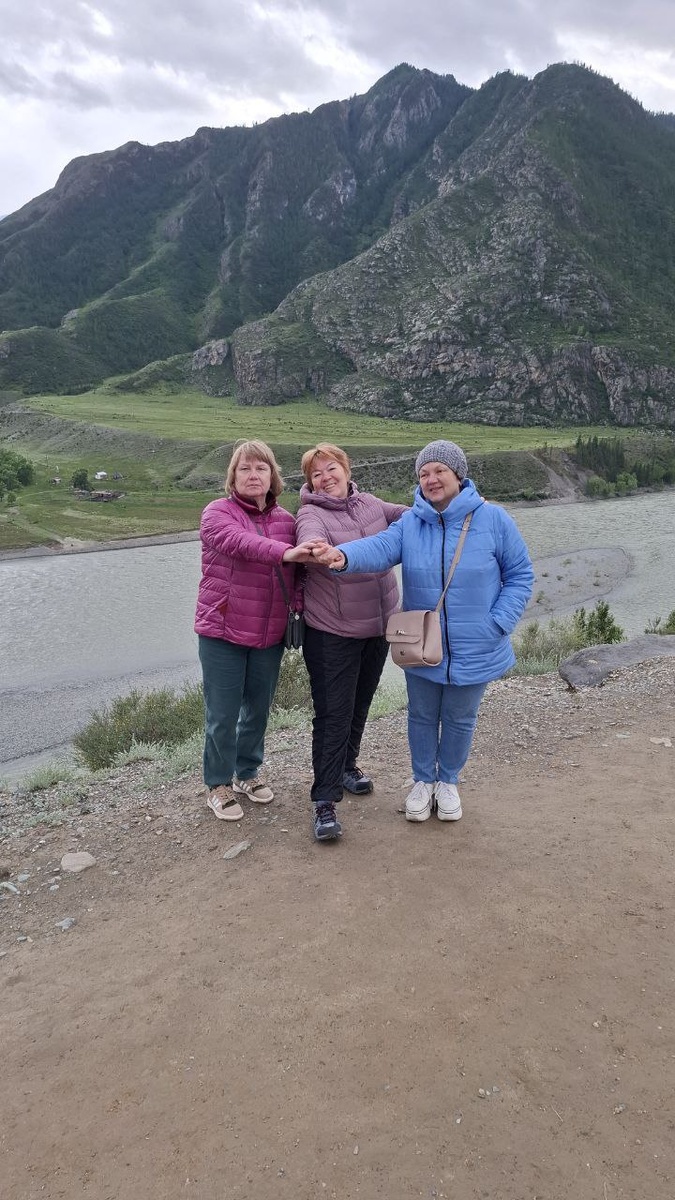 счастливые туристки АлтайТурМаркет