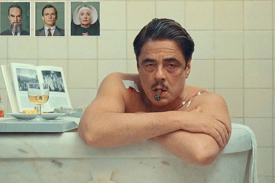    Кадр: фильм «Финикийская схема»