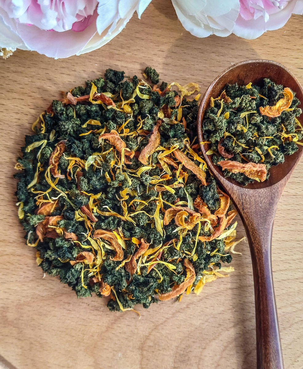 Фиточай из ферментированных листьев малины и земляники, с календулой и абрикосом