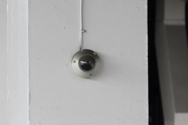    Как поставить видеокамеру в подъезде без согласия соседей?